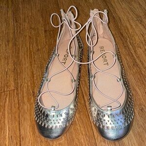 NWOT Girls gold strapped sandals size 2